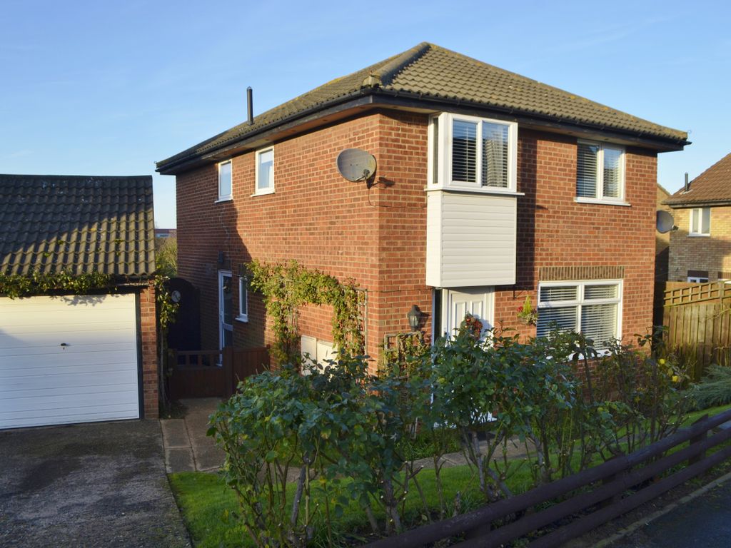 4 bed detached house for sale in Brandon Road, Felixstowe IP11, £