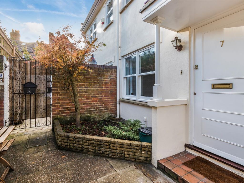 2 bed property for sale in Hamilton Mews, Kingston Road, Wimbledon SW19