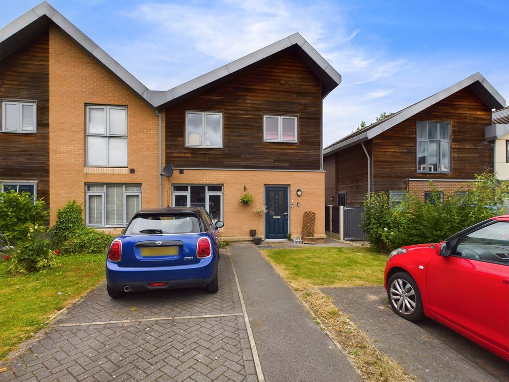 3 bed semidetached house for sale in Lineside Lane, Royston, Barnsley