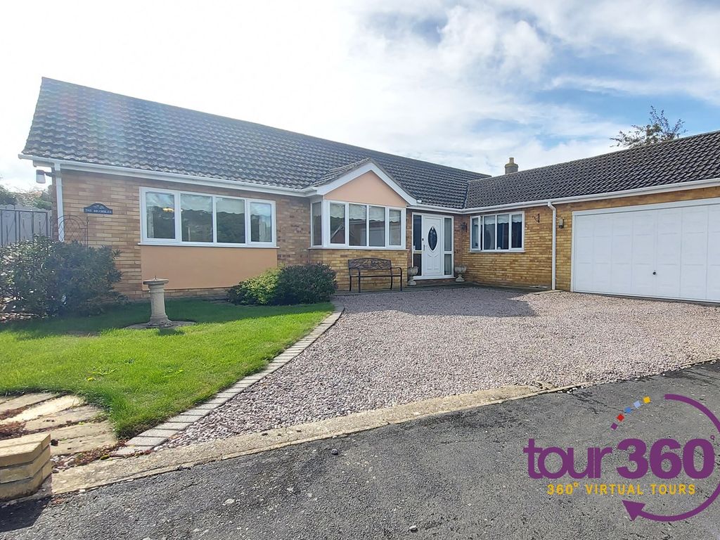 4 bed detached bungalow for sale in Lawrance Way, Thurlby, Lincolnshire