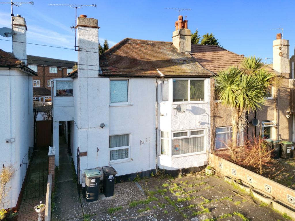 2 bed for sale in St. Marks Avenue, Northfleet, Gravesend
