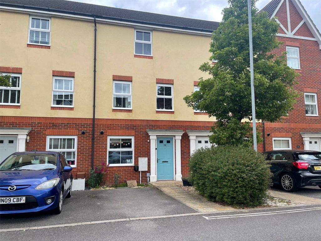 4 bed town house for sale in Tudor Crescent, Portsmouth PO6 Zoopla
