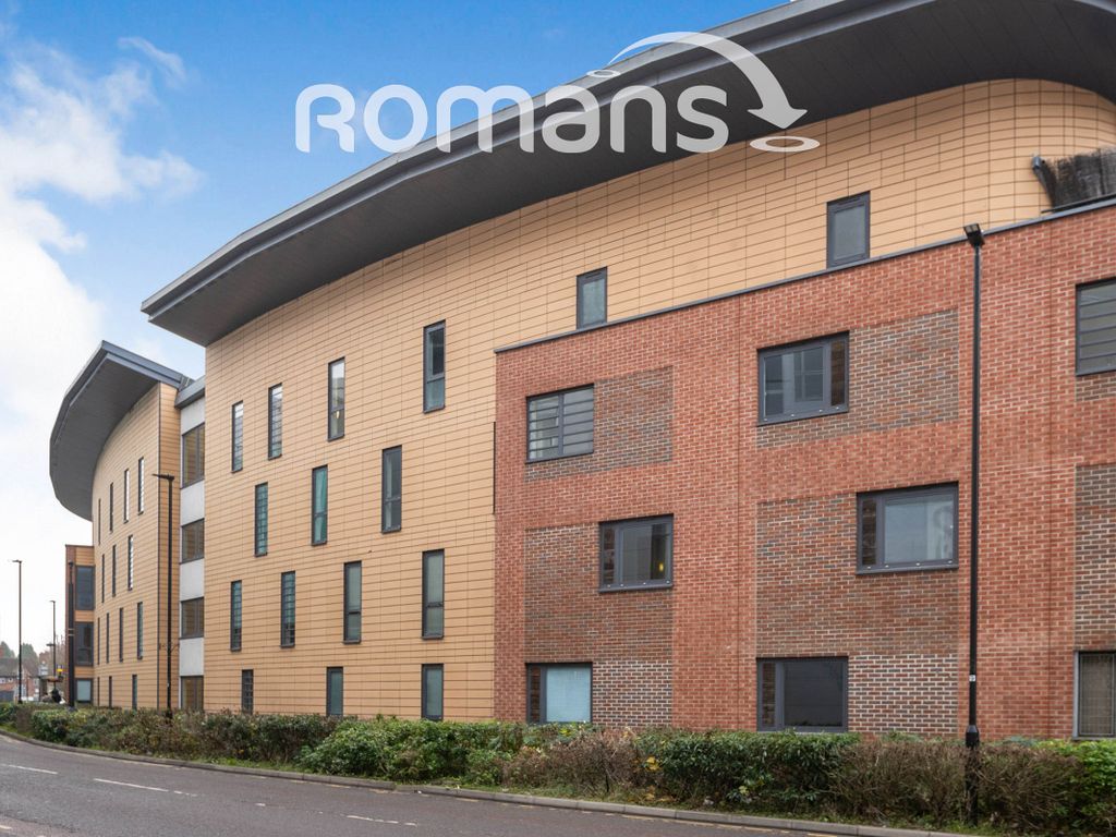 2 bed flat to rent in Southern Road, Camberley GU15, £1,395 pcm Zoopla
