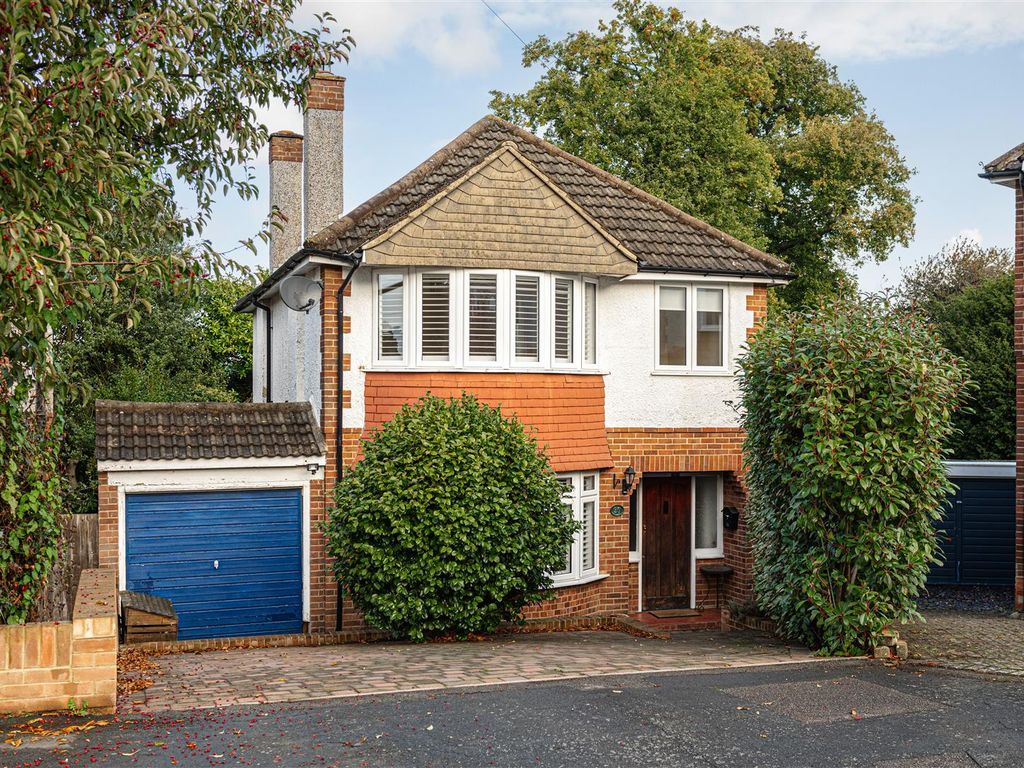 3 bed property for sale in Oakwood Close, Redhill RH1 Zoopla