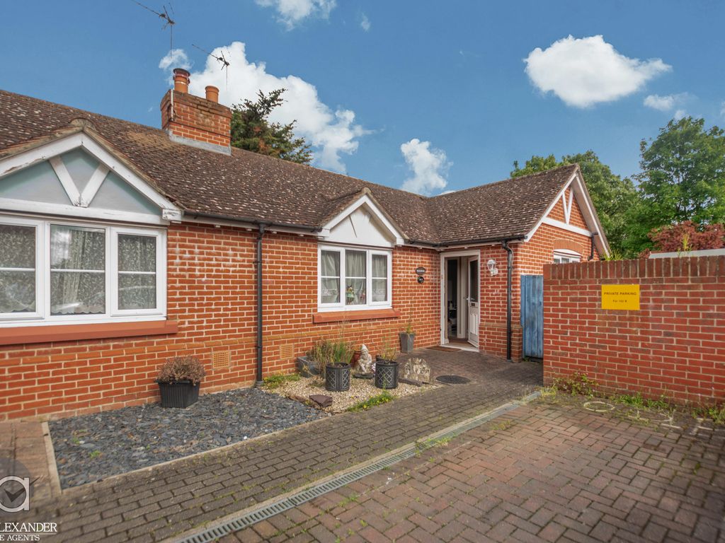 2 bed semidetached bungalow for sale in Collingwood Road, Colchester