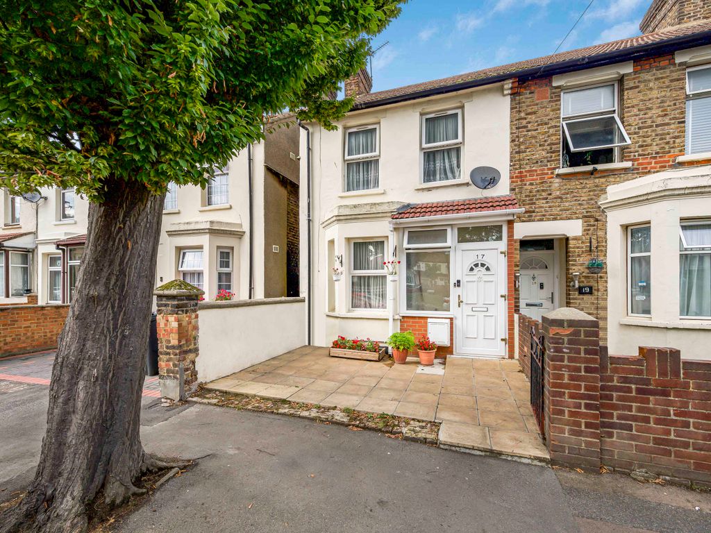 3 bed end terrace house for sale in Queens Road, Southall UB2, £464,950