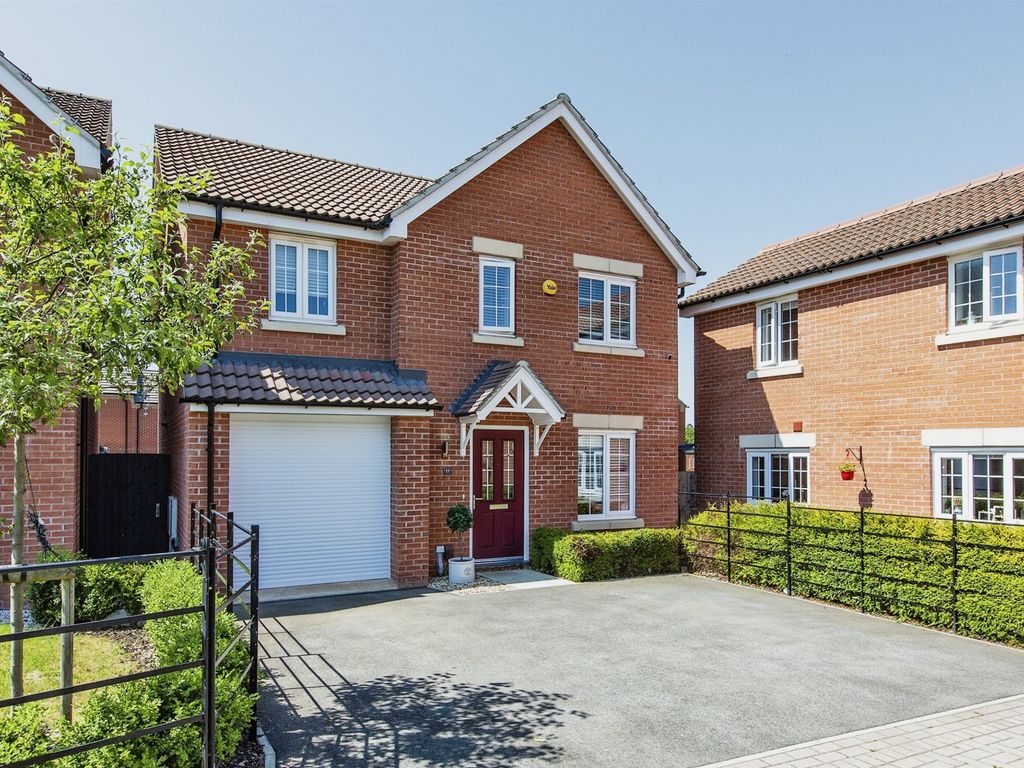 4 bed detached house for sale in Holmoak Road, Raunds, Wellingborough