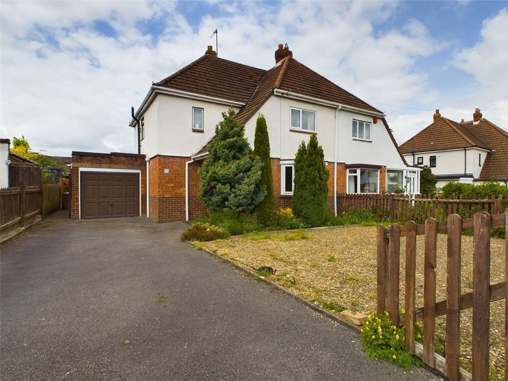 3 bed semidetached house for sale in Moorfield Road, Brockworth