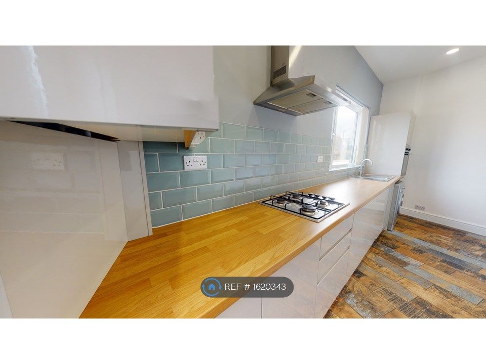 2 bed flat to rent in St. Michaels Avenue North, South Shields NE33