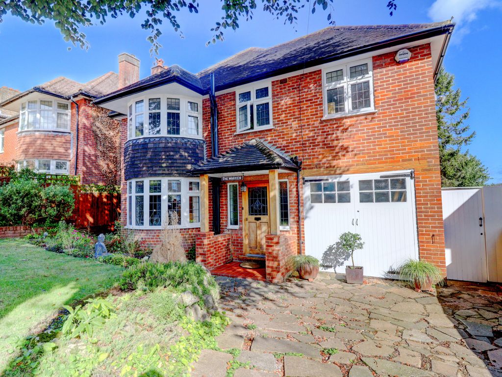 4 bed detached house for sale in Colville Road, High HP11, £