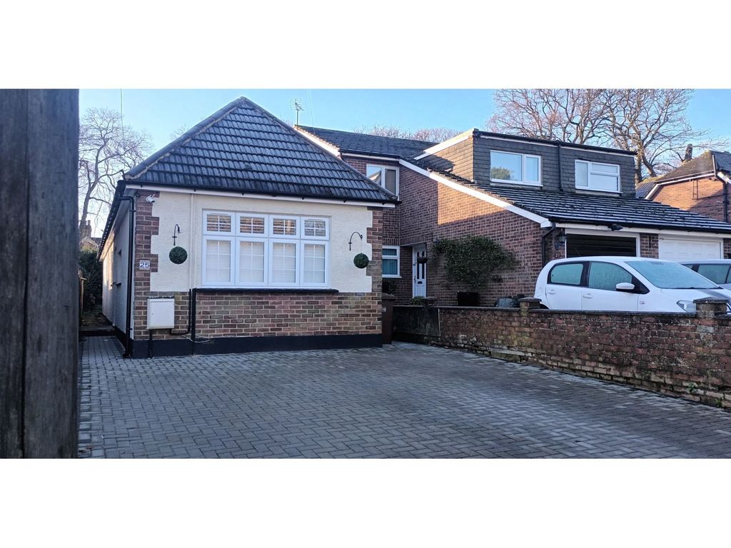 4 bed detached house for sale in Chestnut Avenue, Chatham ME5, £500,000