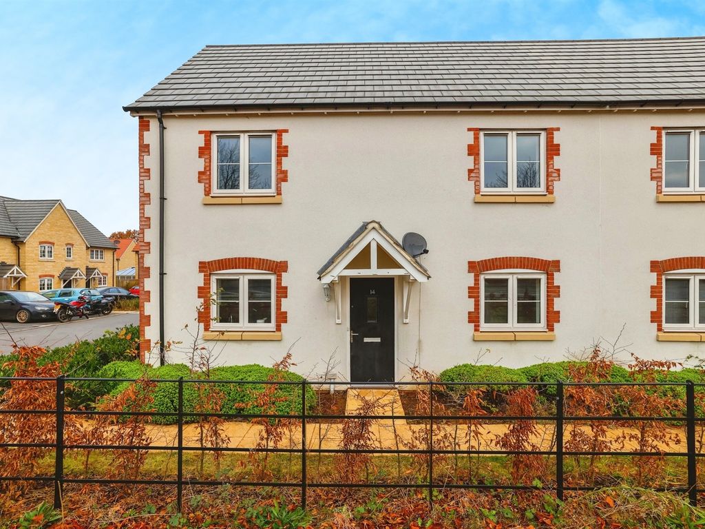 3 bed semidetached house for sale in Studley Gardens, Studley, Calne