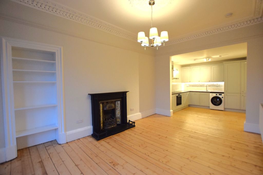 2 bed flat to rent in Wellington Street, Leith, Edinburgh EH7, £1,595
