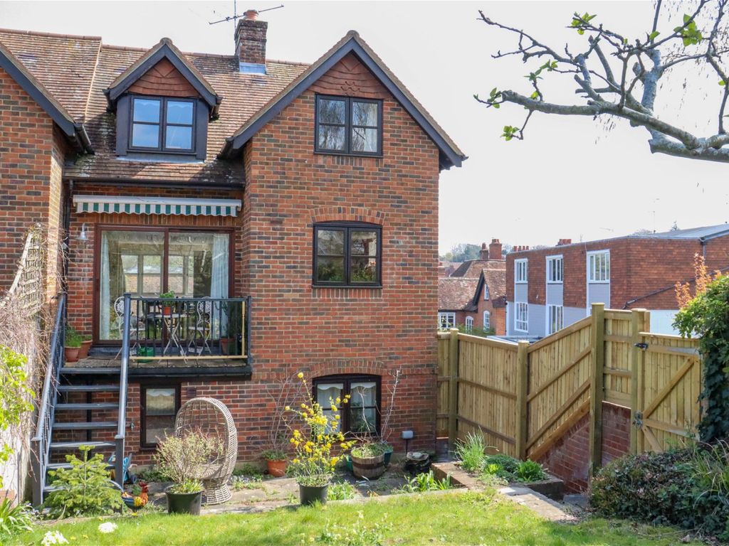 3 bed semidetached house for sale in Park Mount, West Street