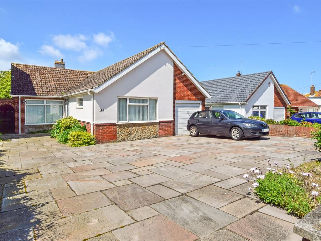 3 bed detached bungalow for sale in Queen Elizabeth Avenue