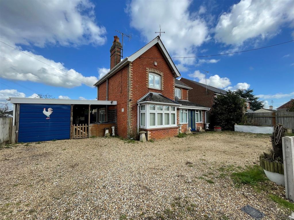3 bed detached house for sale in Thornhill Road, Stalbridge, Sturminster Newton DT10, £350,000