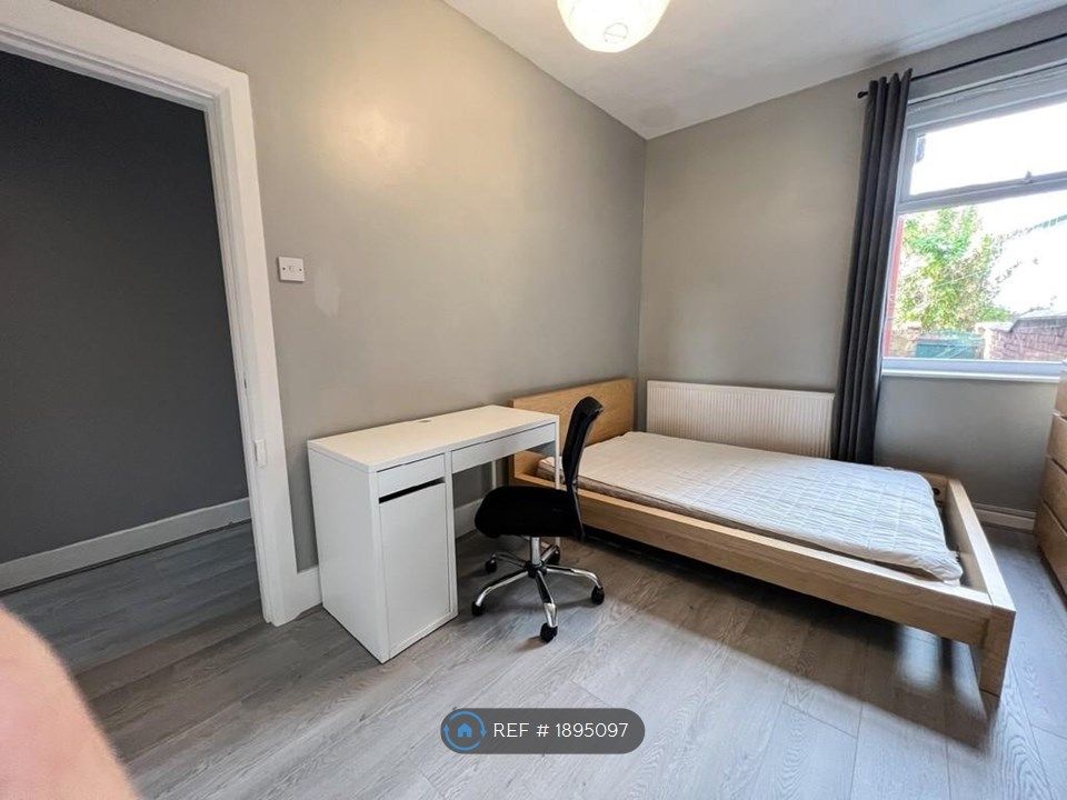 Room to rent in Ormskirk, Ormskirk L39, £628 pcm Zoopla