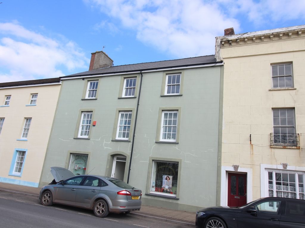 3 bed flat to rent in Hamilton Terrace, Milford Haven, Pembrokeshire. SA73, £595 pcm Zoopla