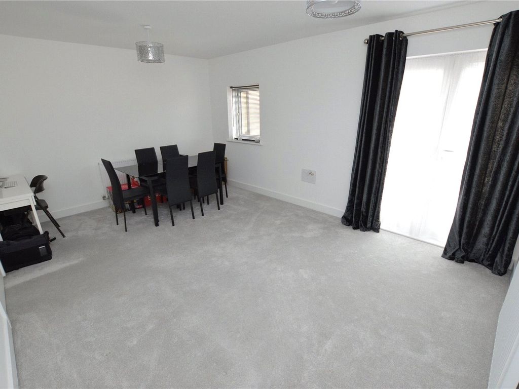 2 bed flat for sale in Sidings Way, Dunstable, Bedfordshire LU6 Zoopla