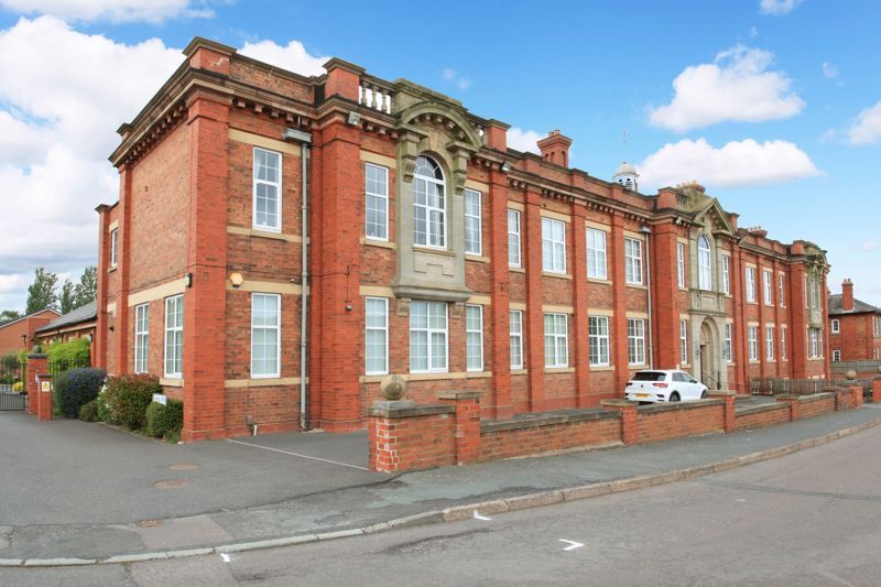 3 bed flat for sale in Hartsbridge, Oakengates, Telford TF2 Zoopla