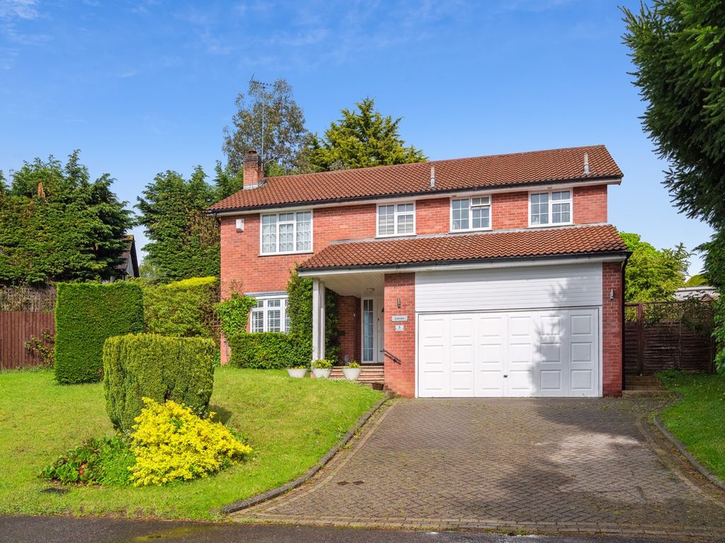 4 bed detached house for sale in Southcliffe Drive, Chalfont St Peter