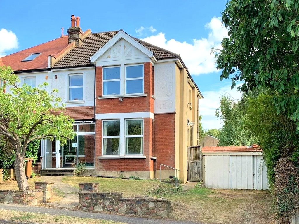 4 bed semidetached house for sale in Heathdene Road, Wallington SM6