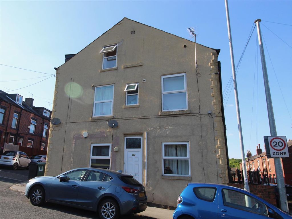 3 bed flat to rent in Broadgate Lane, Horsforth, Leeds LS18 Zoopla