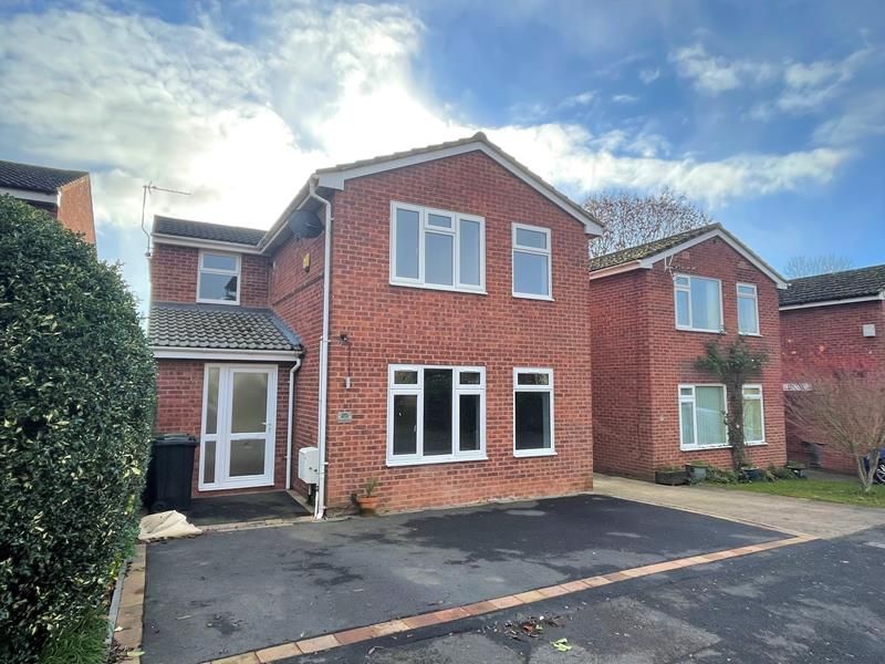 4 bed detached house to rent in Blenheim Drive, Ledbury HR8, £1,250 pcm