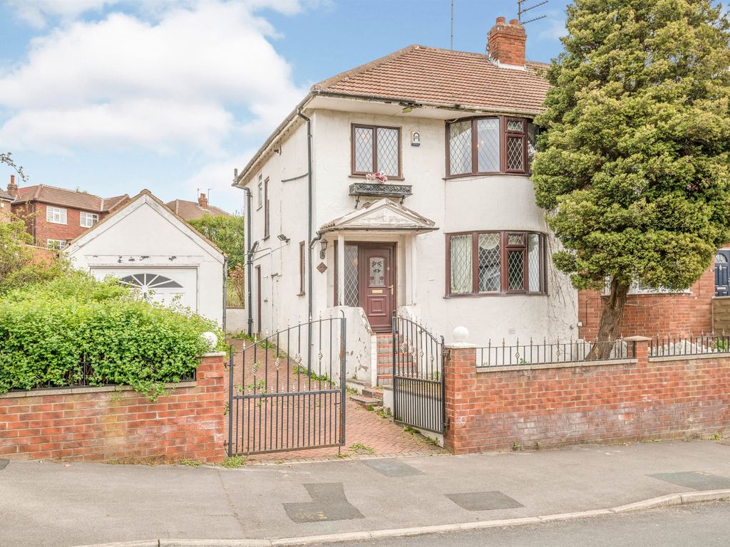 3 Bed Semi Detached House For Sale In Allerton Grange Vale Chapel Allerton Leeds Ls17 Zoopla