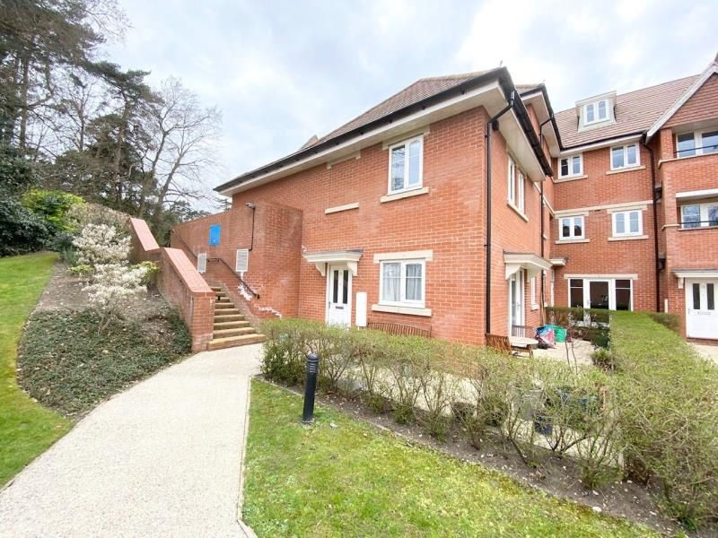 2 bed flat to rent in Sandy Lane, Woking GU22 Zoopla