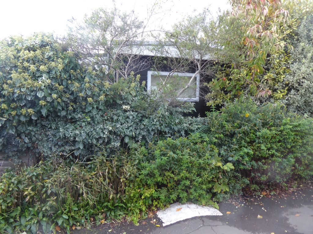 1 bed mobile/park home for sale in Grange Farm Estate, Upper Halliford Road, Shepperton, Surrey