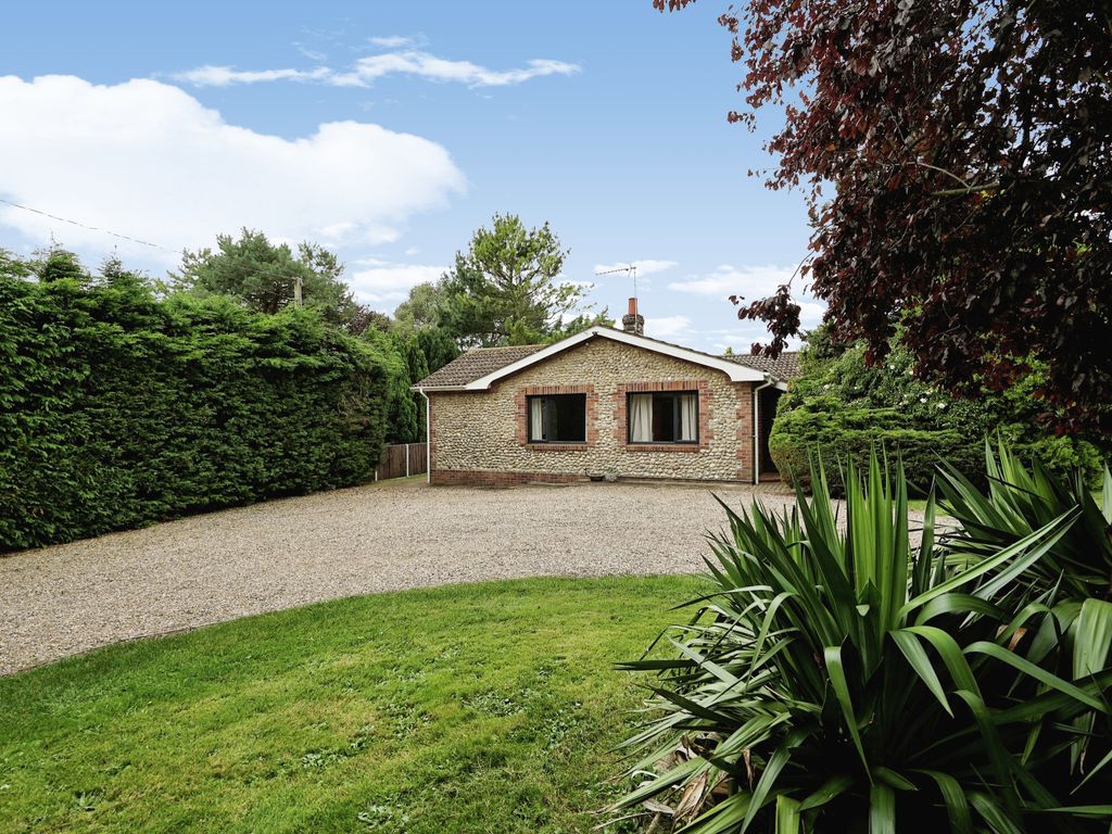 3 bed bungalow for sale in Church Road, Aylmerton, Norwich, Norfolk