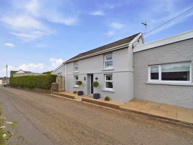 3 bed detached house for sale in No 27 Heol Llansaint, Broadway
