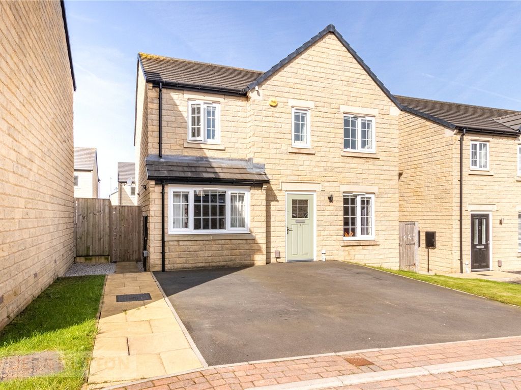 4 bed detached house for sale in Cutter Close, Lindley, Huddersfield