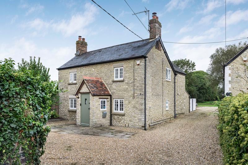 4 bed detached house for sale in West End, Launton, Bicester OX26, £