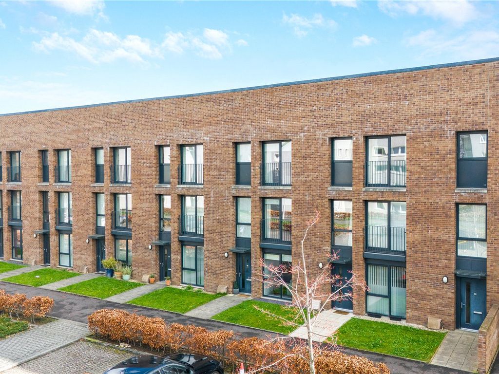 3 bed terraced house for sale in Abbotsford Place, Glasgow G5, £260,000