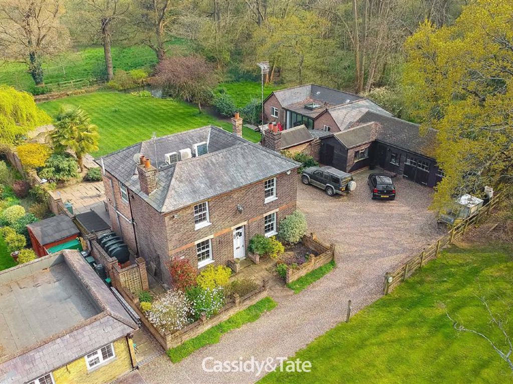 Property Details For Fern House Station Road Bricket Wood St