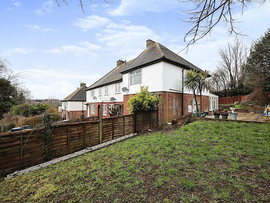 3 bed semidetached house for sale in Pond Park Road, Chesham HP5, £