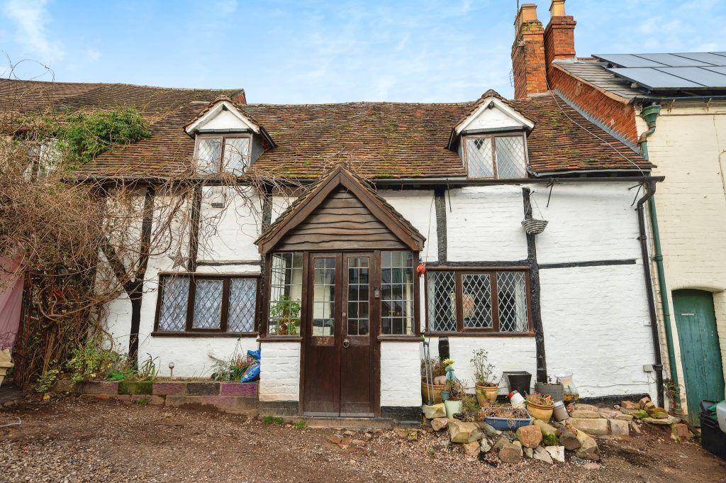 3 bed terraced house for sale in High Street, Studley B80, £225,000