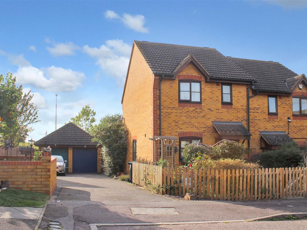 3 bed semidetached house for sale in Woodspring Court, Monkston, Milton Keynes MK10, £369,995