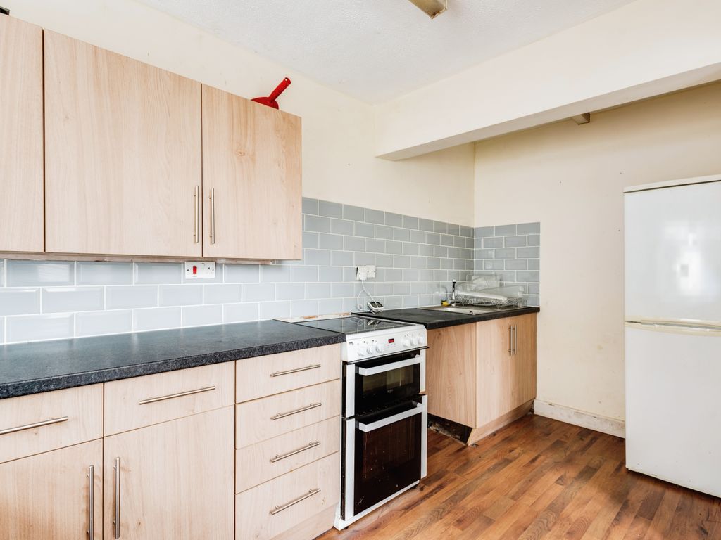 3 bed semidetached house for sale in Beech Avenue, Swindon SN2 Zoopla
