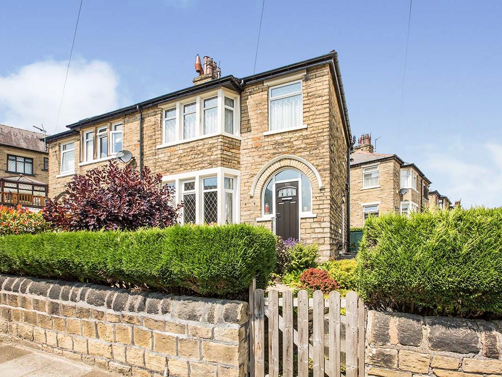 3 bed semidetached house for sale in Savile Park Road, Halifax, West