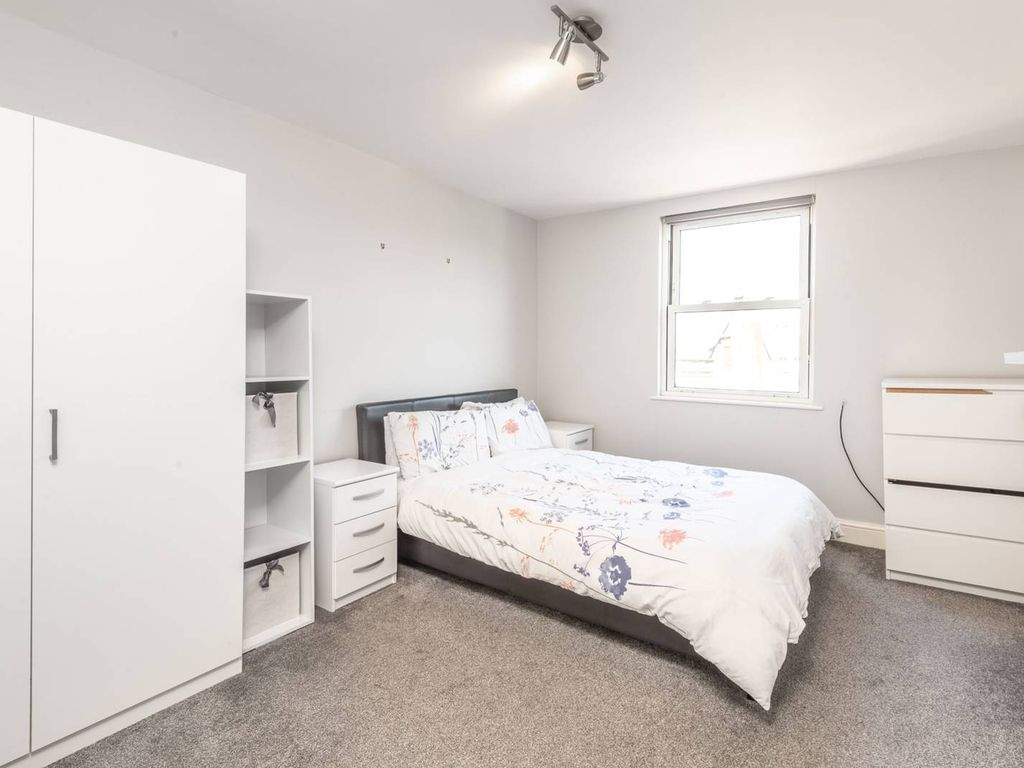 2 bed flat to rent in Camden High Street, Camden Town, London NW1, £