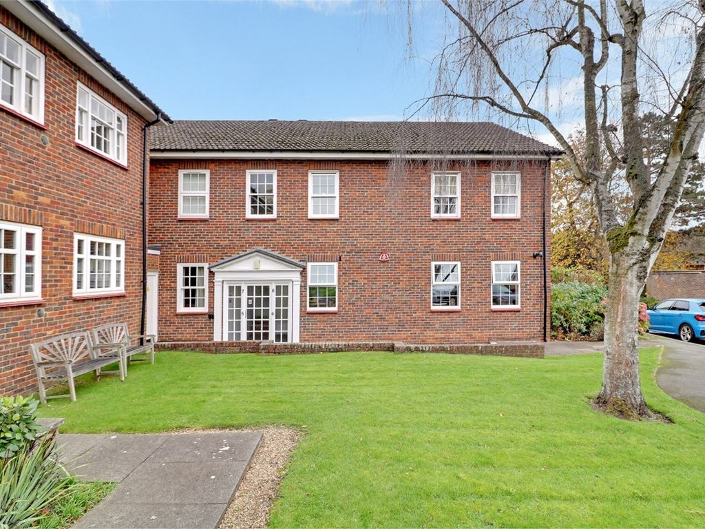 2 bed flat for sale in Little Orchard Close, Pinner HA5 Zoopla