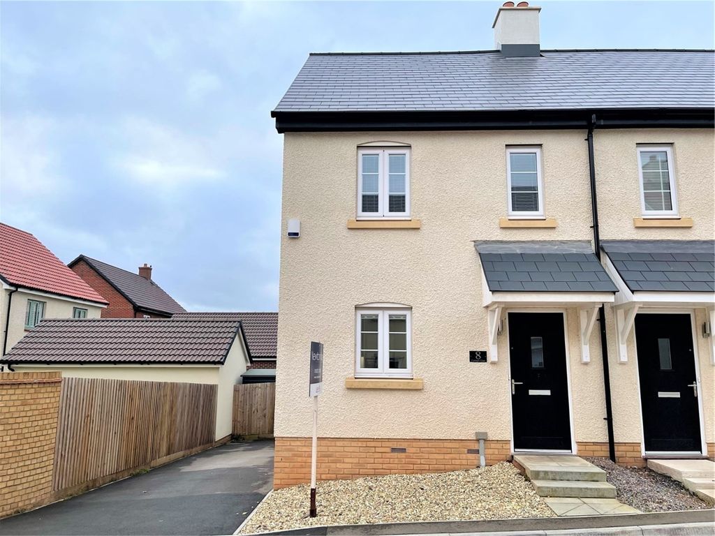 2 bed semidetached house to rent in Cornish Close, Taunton TA1, £995