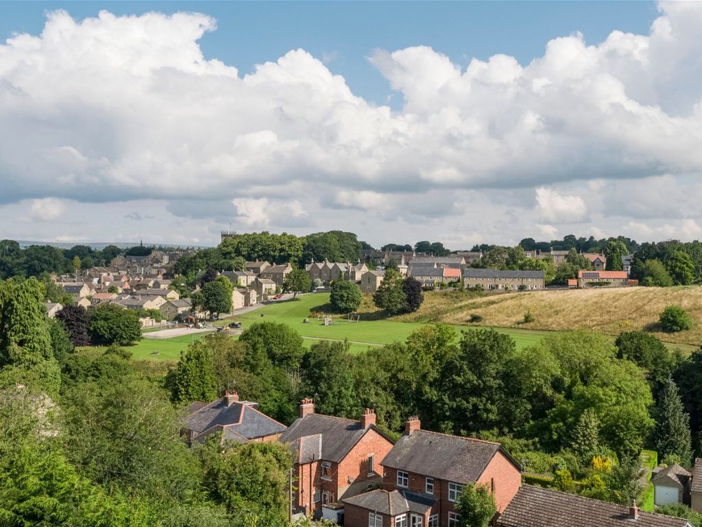 4 bed semidetached house for sale in Riverdale, The Lendings, Barnard