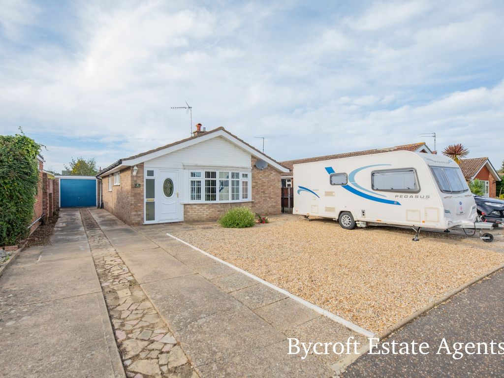 3 bed detached bungalow for sale in Pine Close, Ormesby, Great Yarmouth