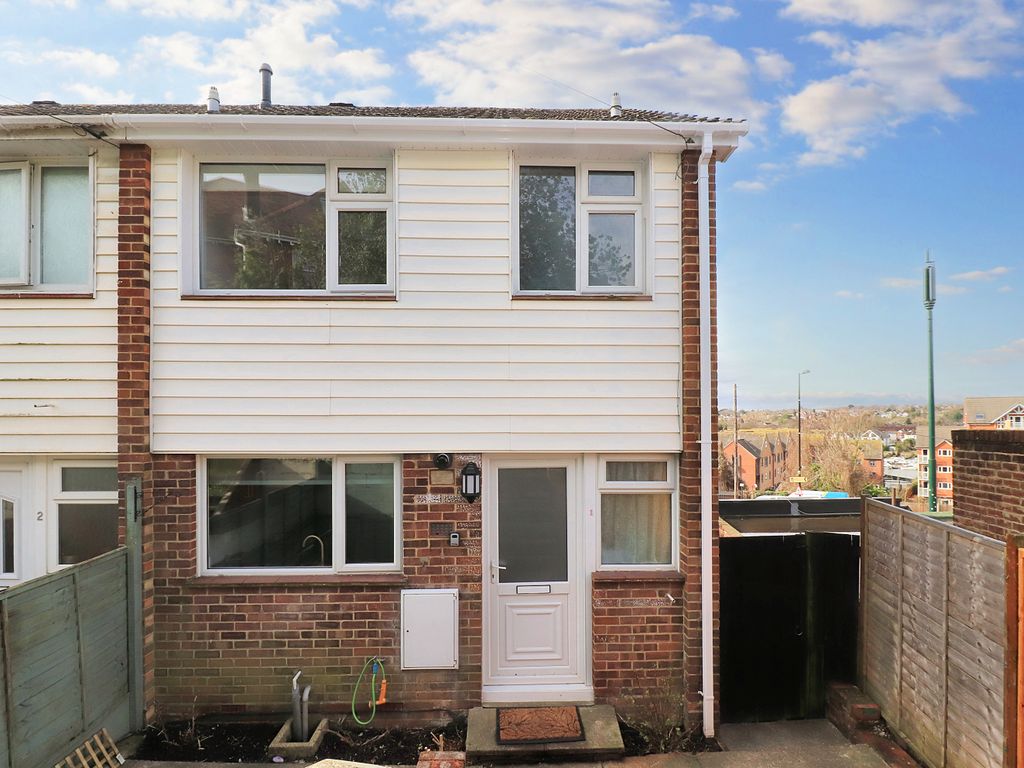 3 bed end terrace house to rent in Cobden Rise, St. Catherines Road