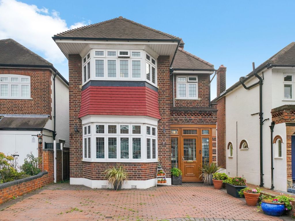 Hermitage Close, London E18  