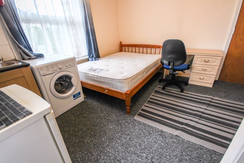 1 bed flat to rent in Queens Park Gardens, Bournemouth BH8, £725 pcm